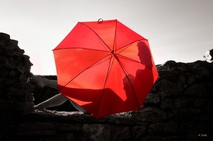 Le Parapluie Rouge